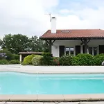 Basque Piscine Chauffée Ascain