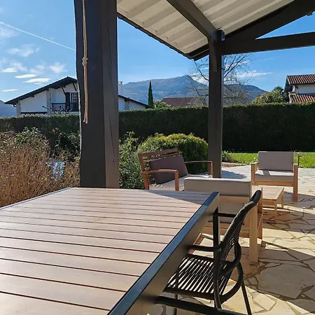 Basque Piscine Chauffee Villa