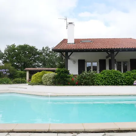 Basque Piscine Chauffee Ascain