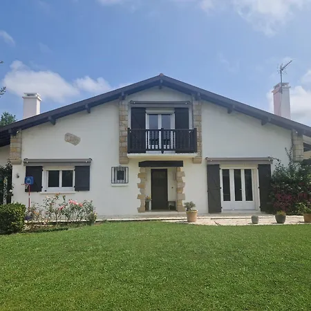 Basque Piscine Chauffee Villa