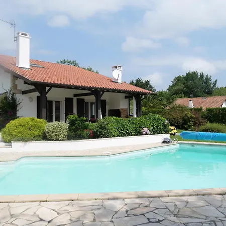 Basque Piscine Chauffee * Ascain