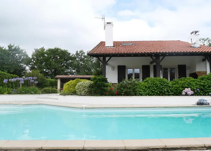Basque Piscine Chauffee Ascain