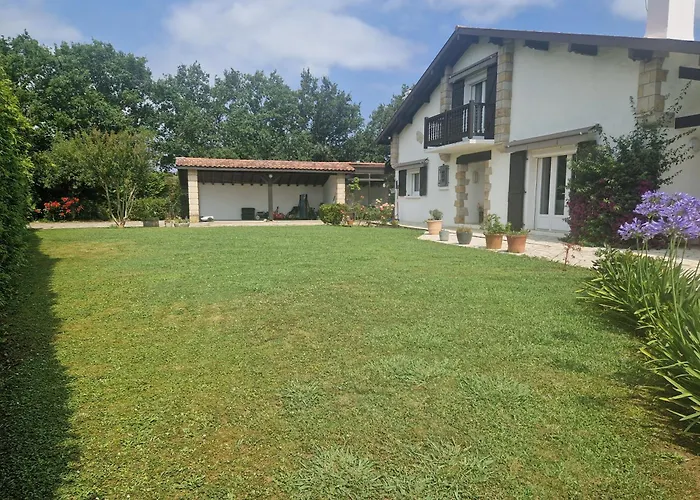 Basque Piscine Chauffee Villa